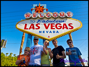 Familie am Las Vegas Sign