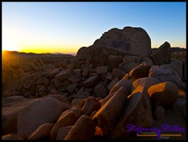 Die Felsen beginnen, zu glühen Die Felsen beginnen, zu glühen